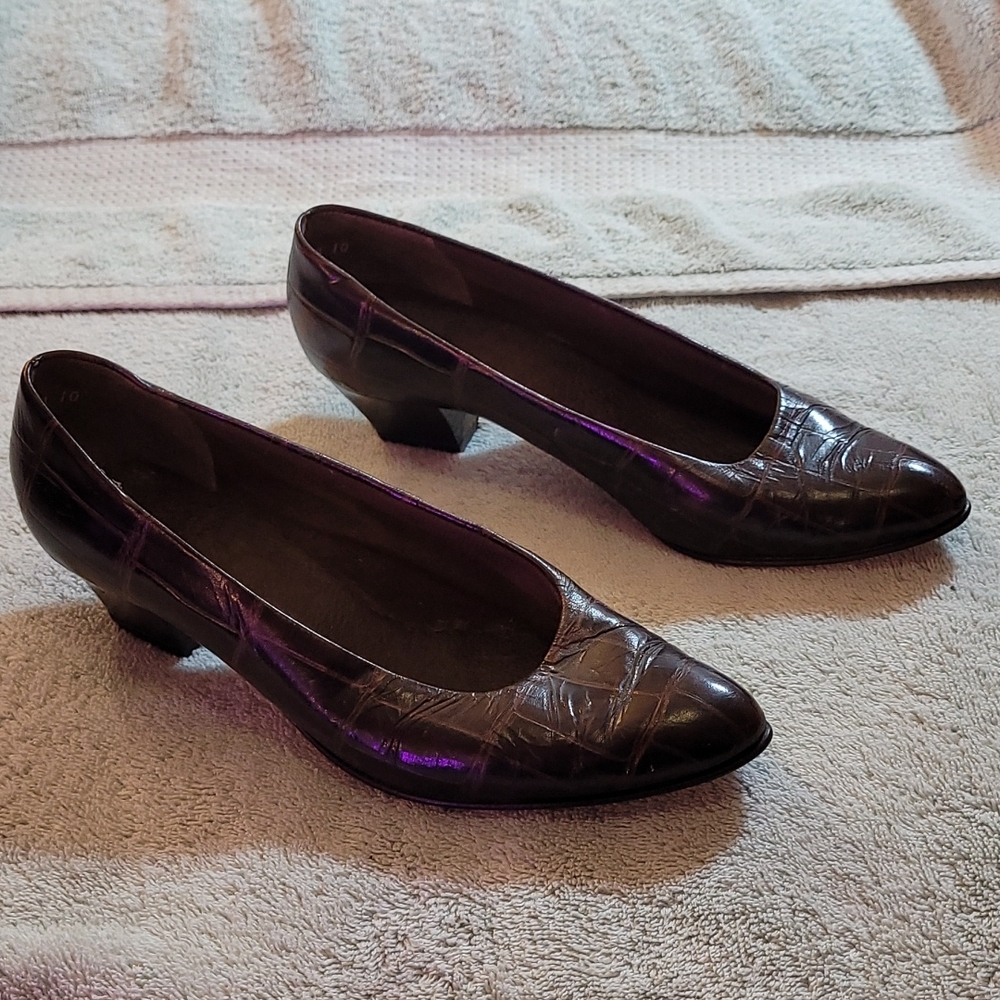Vintage Croc pumps like new